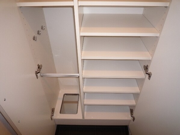 ラグゼガーデン松原の物件内観写真